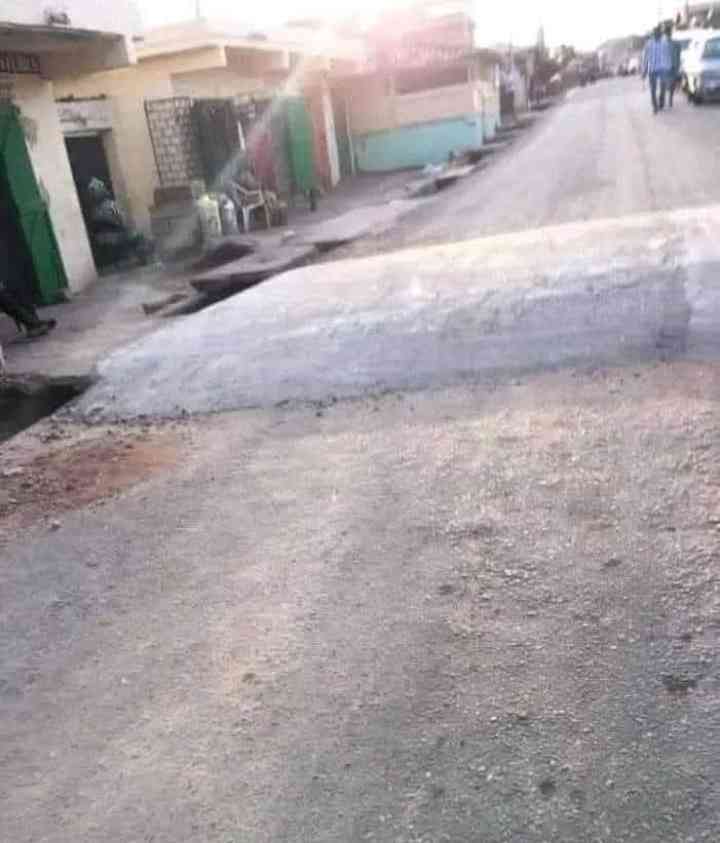 Kuku fence the road naa 😂😂 | MirrorLog